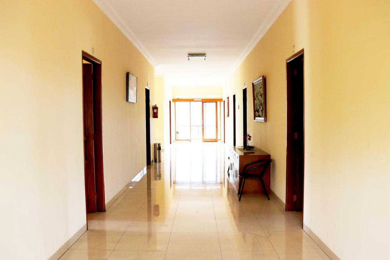 Puri Bernadi Guest House Lembang Exteriör bild