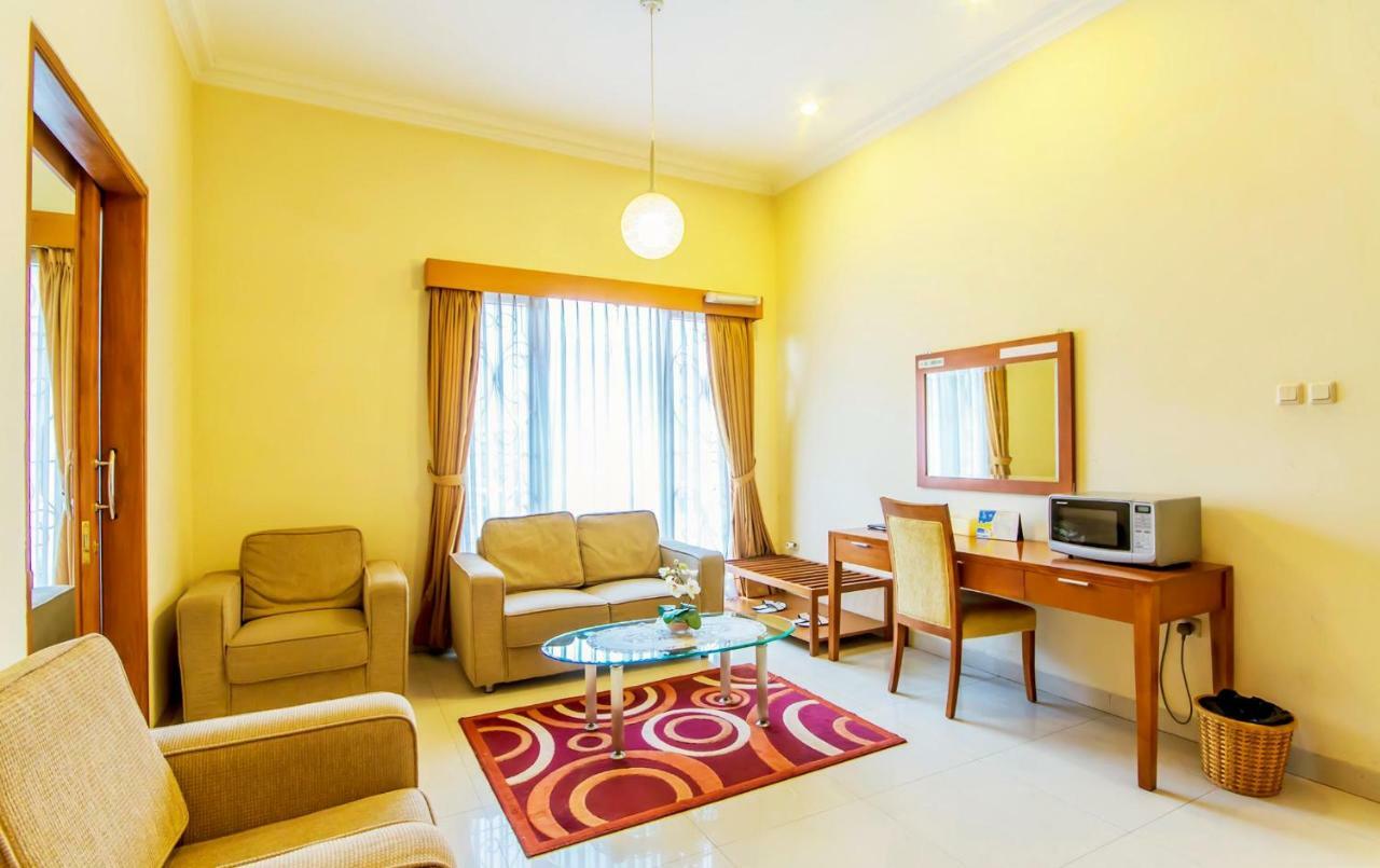 Puri Bernadi Guest House Lembang Exteriör bild