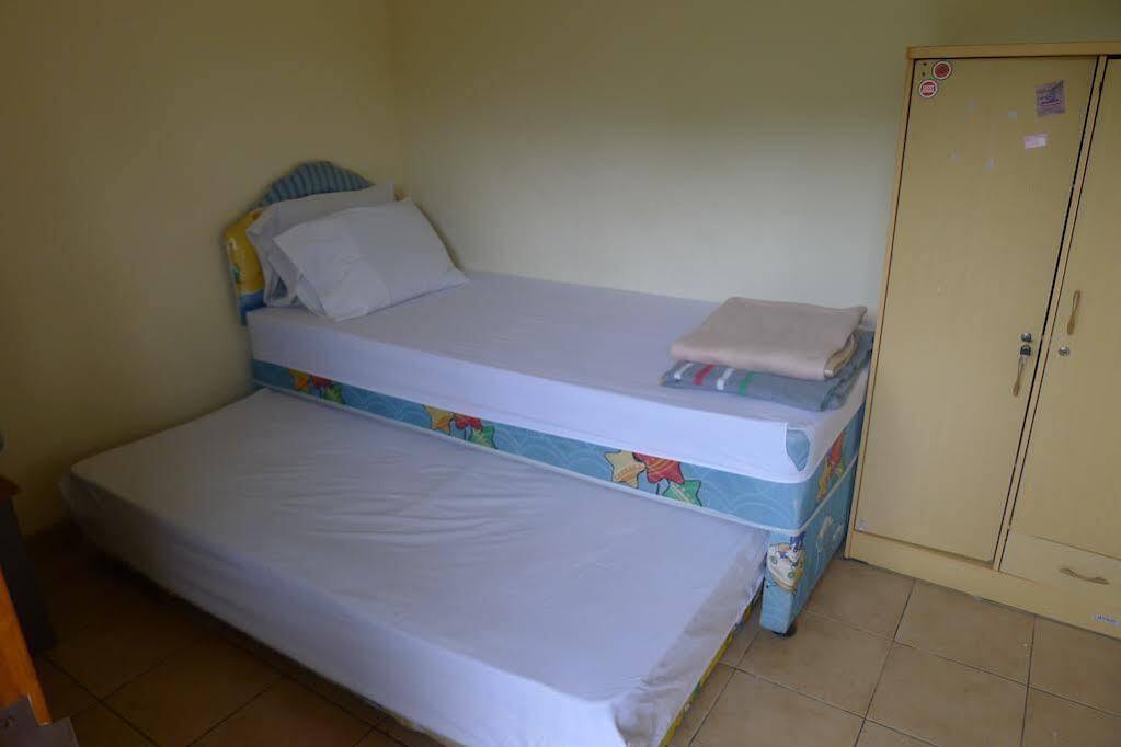 Puri Bernadi Guest House Lembang Exteriör bild
